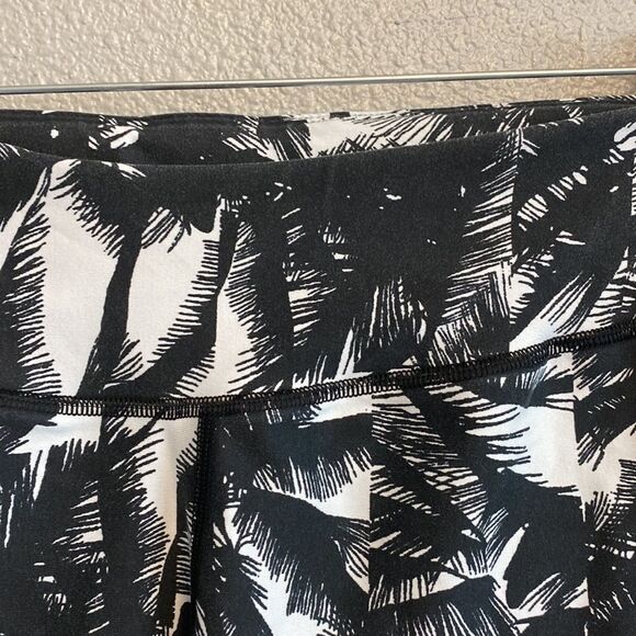 Fabletics- palm tree cropped leggings size small - Picture 3 of 5